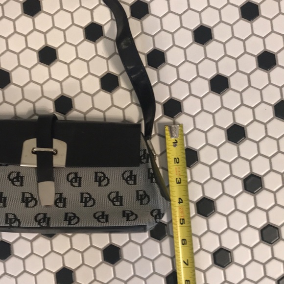 Smaller Designer purse - Picture 3 of 6